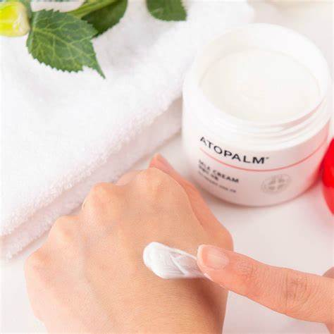 https://www.atopalm.co.uk/cdn/shop/products/atopalm-mle-cream_de7d46d8-b43c-4ecf-9b8e-d82a8c83c3ce.jpg?v=1679816840