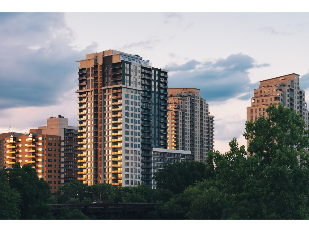 韓国の新しいアパート外観　冬の洗濯機凍結対策が進む集合住宅